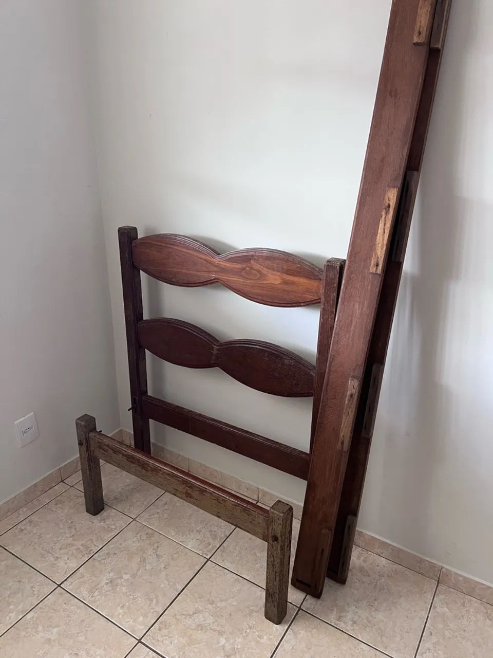 Cama de solteiro de madeira cerejeira  - Foto 4