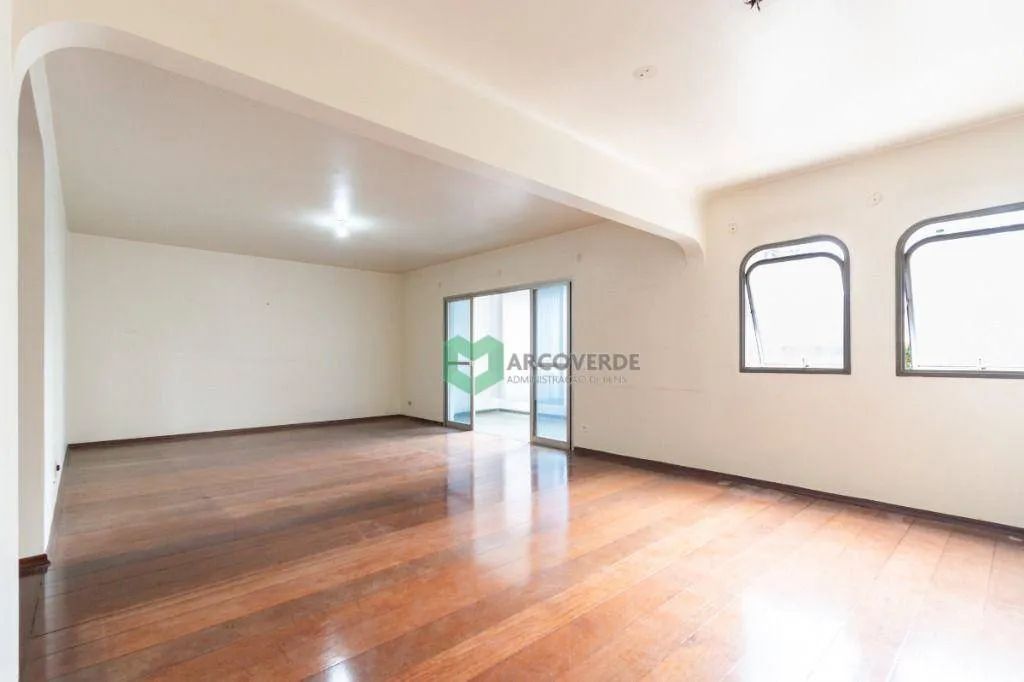 Apartamento em Moema com 4 dorms, 3 suítes, 196m², 4 vagas.