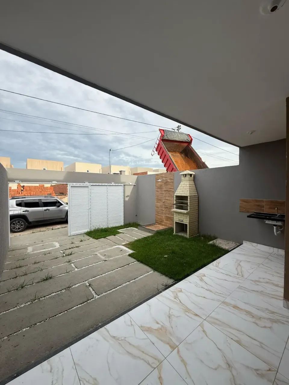 Oportunidadee casa com 2 Quartos | Quintal | 2 Vagas de Garagem - Foto 3