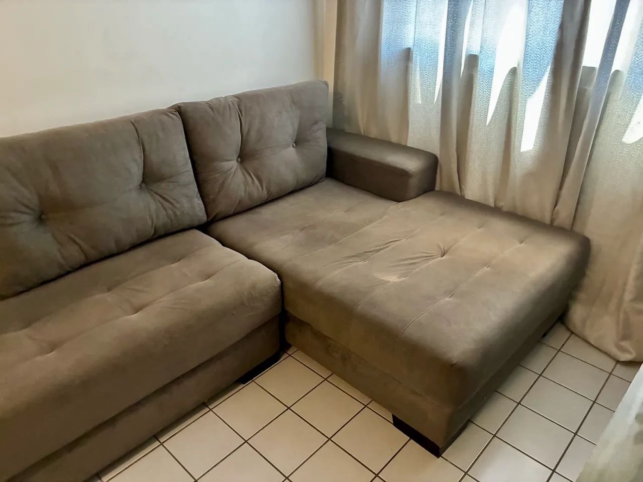Sofá Grande em L com Chaise - Confortável e Espaçoso - Foto 5