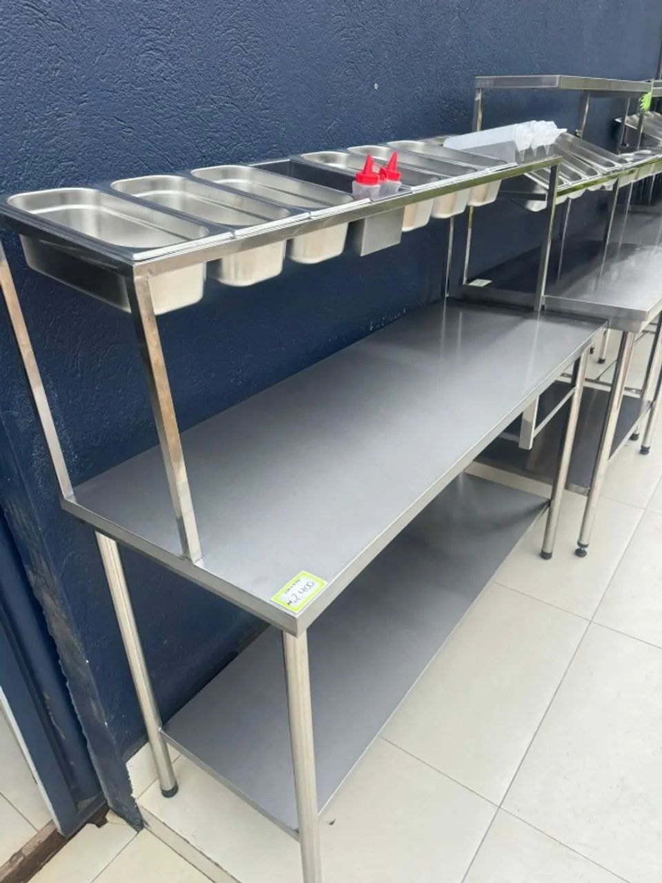 Mesa condimentadora c/ porta bisnagas 100% inox
