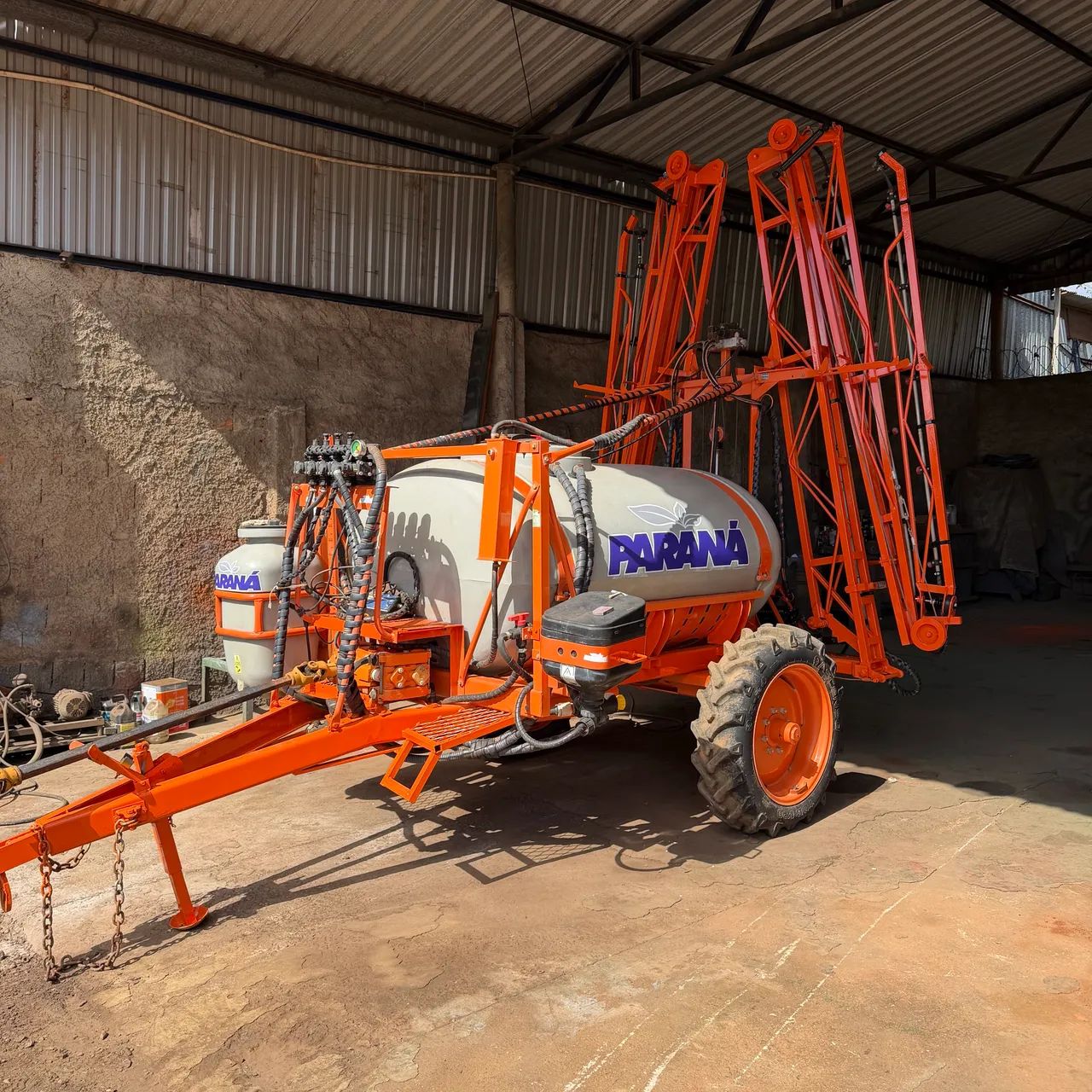 Pulverizador 2000 litros Parana