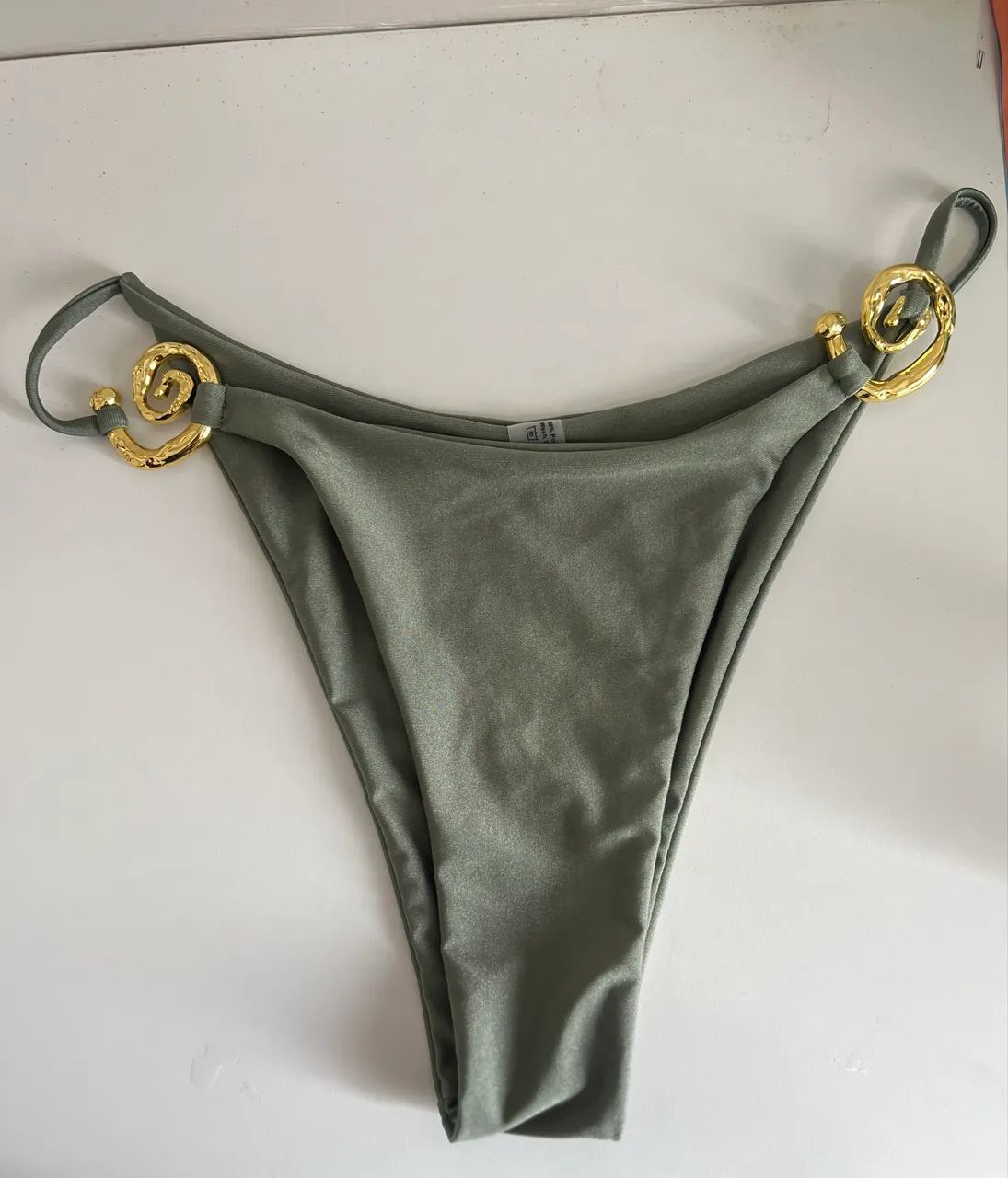 Biquíni verde musgo com detalhes dourado - Foto 3