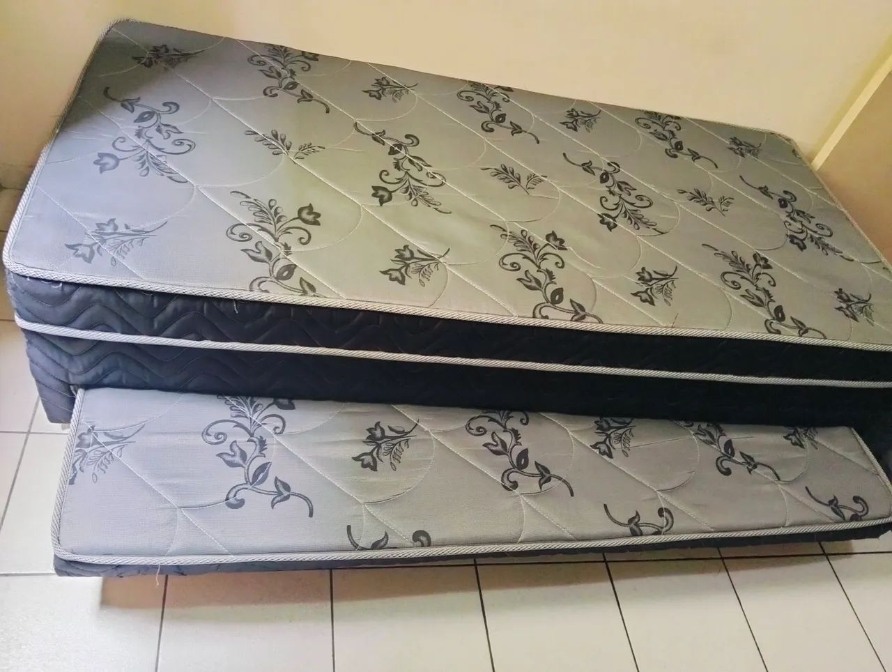Cama box de solteiro com auxiliar 
