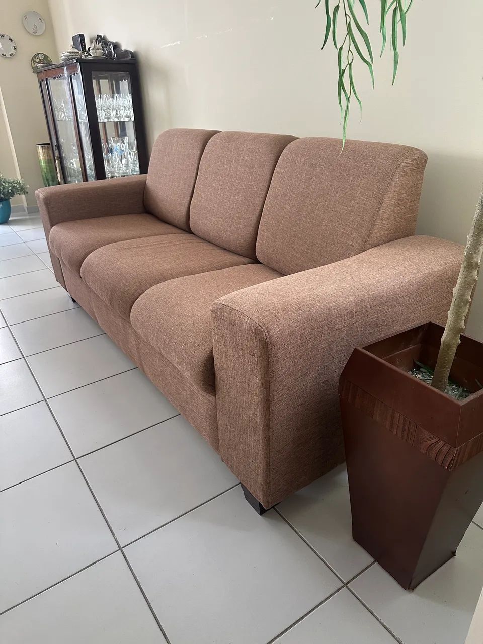 Vendo sofá de 03 lugares em perfeito estado  - Foto 4