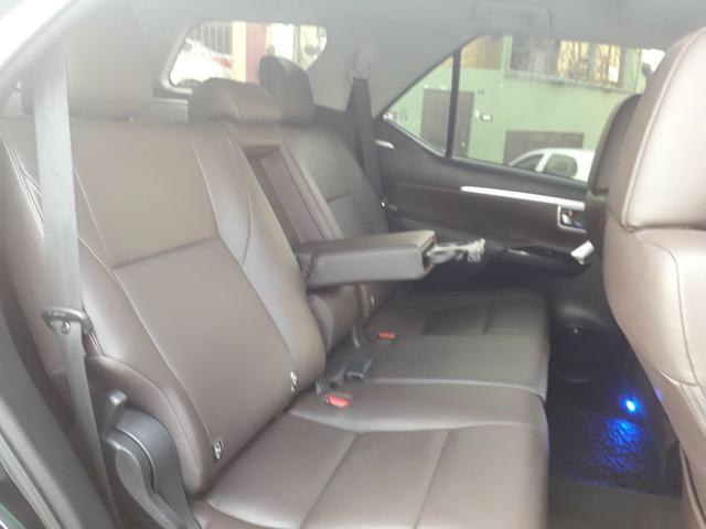 Vendo Toyota Hilux Sw4 Srx 4x4 automática, 7 lugares, financio, passo cartão - Foto 5