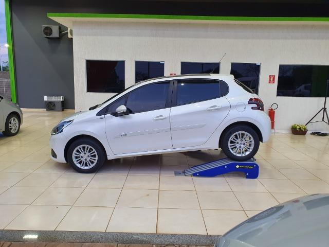 Peugeot 208 Allure - 16,9 km/l - Foto 3