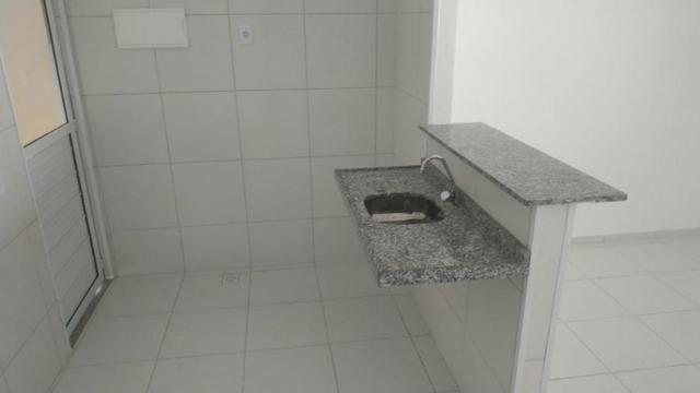 Casa com 2 quartos, 2 banheiros, varanda, sala de estar. - Foto 5