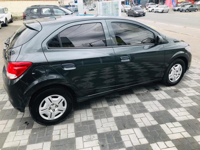 Onix 2017/2017 1.0 mpfi joy 8v flex 4p manual em joinville - Foto 3