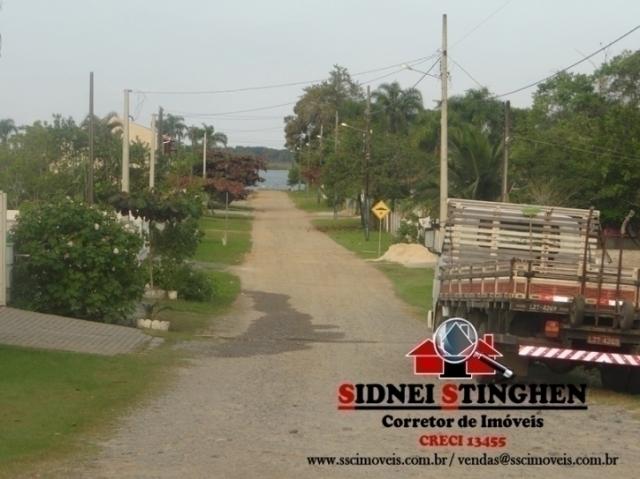 Excelente terreno amplo de esquina, com frente para rua asfaltada, em bal. barra do sul - - Foto 7