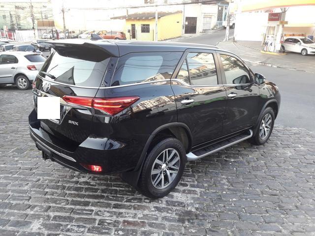 Vendo Toyota Hilux Sw4 Srx 4x4 automática, 7 lugares, financio, passo cartão - Foto 7