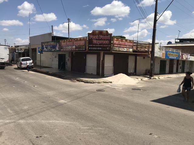 Lojas de esquina situado no vale do amanhecer