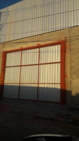 Barração ao lado da Avenida das Torres no Bairro Santa Cruz - Foto 3