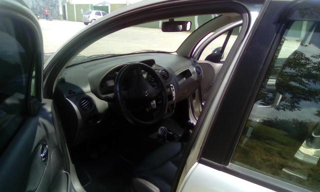 Um carro - Foto 5