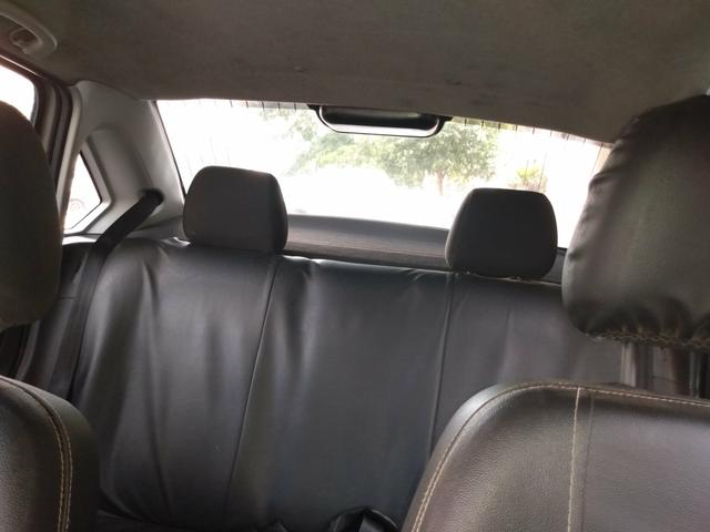 Ford Fiesta sedan prata ouro completo 1.6 - Foto 7