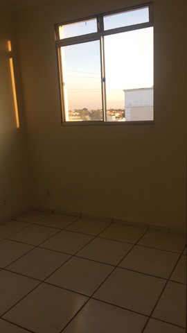 Alugo quarto para meninas