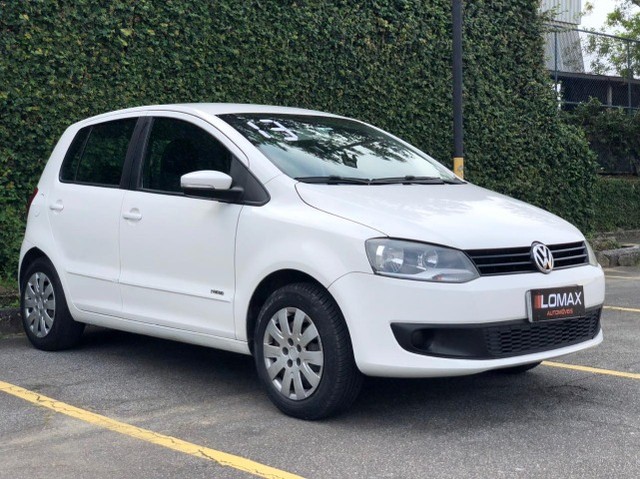 VOLKSWAGEN FOX 1.0 TREND COMPLETO + GNV MUITO NOVO!! 2013