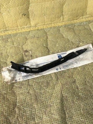 Guia Parachoque Traseiro Gm Meriva Le