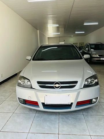 Veículo Chevrolet Astra Sedan, 2003, 4 portas, cor banca (22870