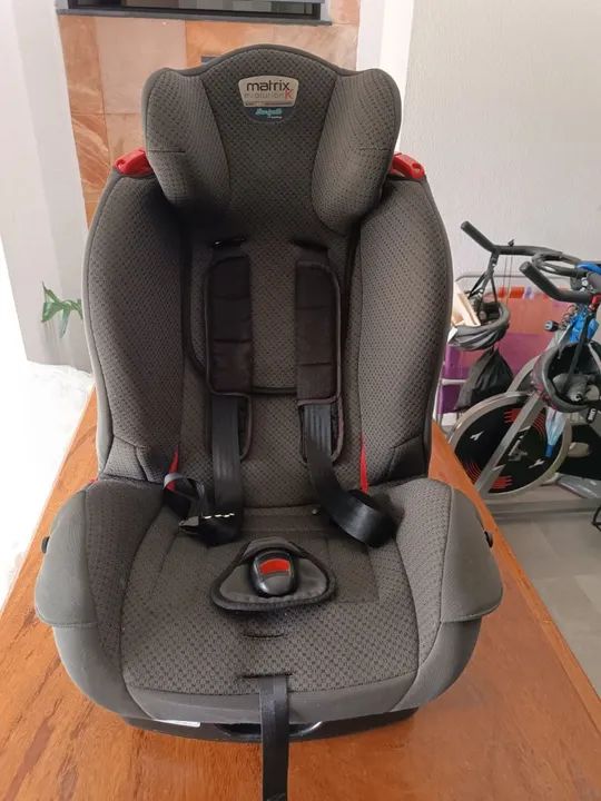 Cadeirinha de carro Matrix Evolution K - cinza