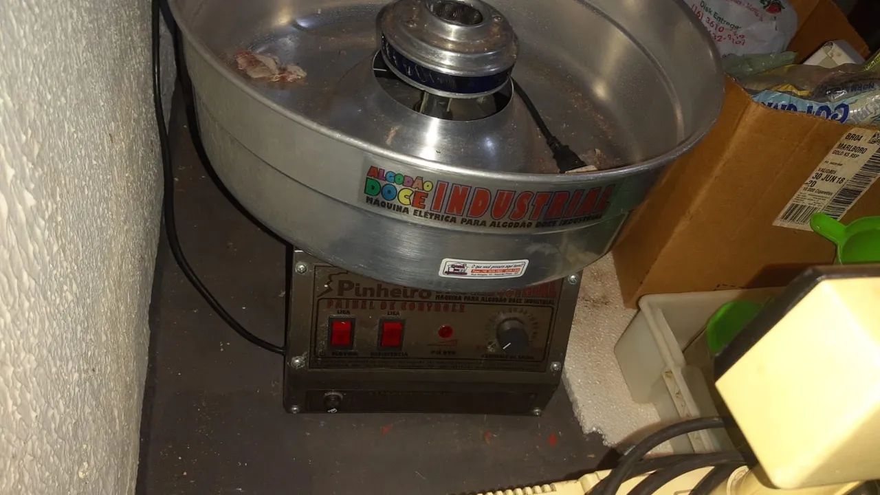 Máquina de Algodão Doce Industrial Pinheiro