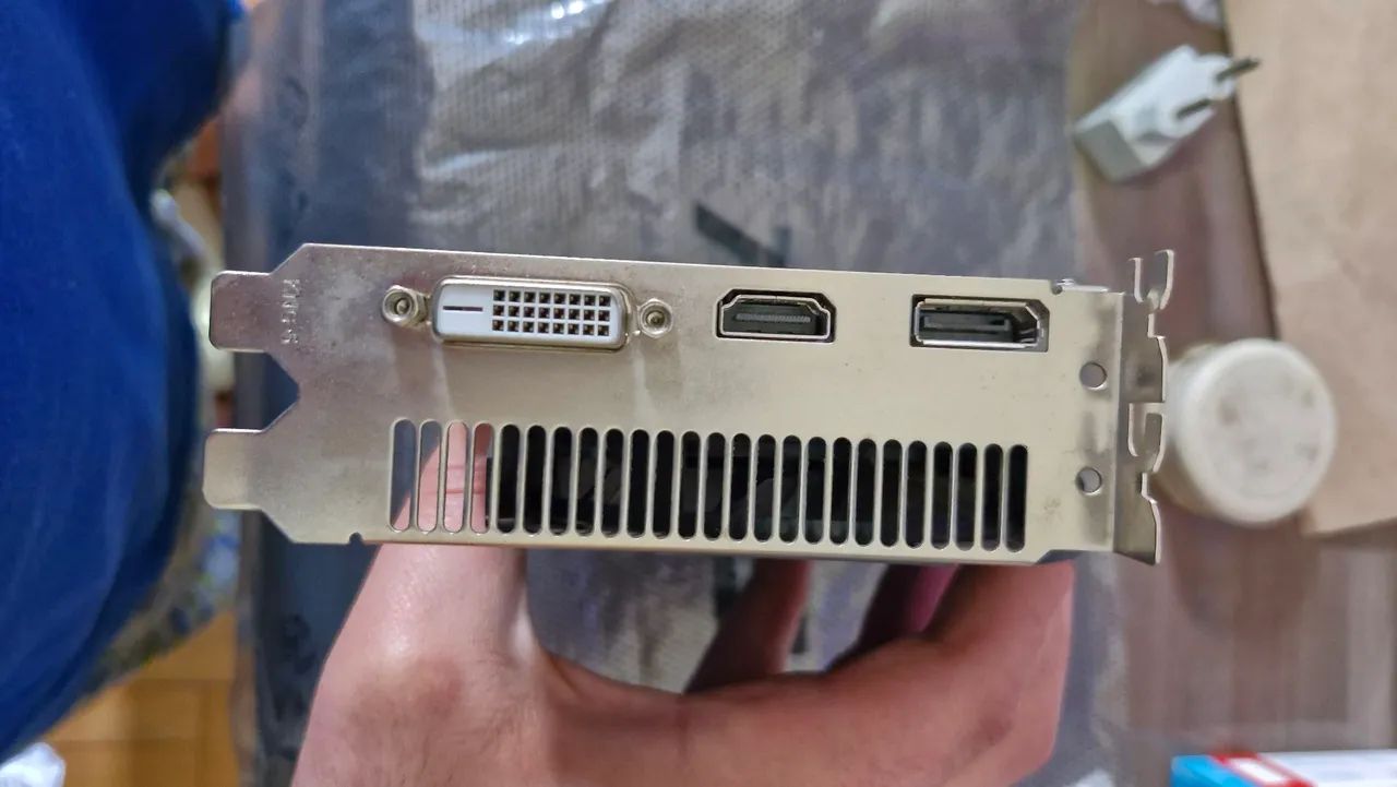 Placa de Video AMD Radeon RX 550 4 GB - Foto 5