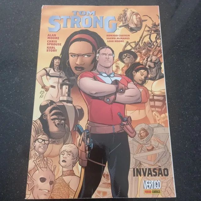  Tom Strong - Volume 3 - Invasão - Panini (2016)