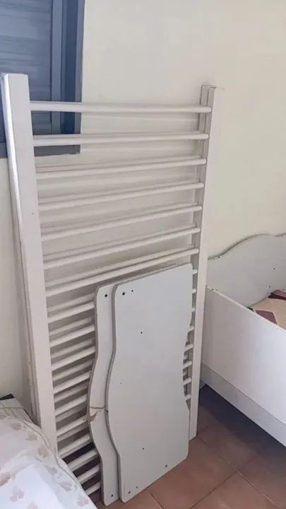 VENDO ESSA MINI CAMA WUW VIRA BERÇO JA VAI COM COLCHÃO  - Foto 3