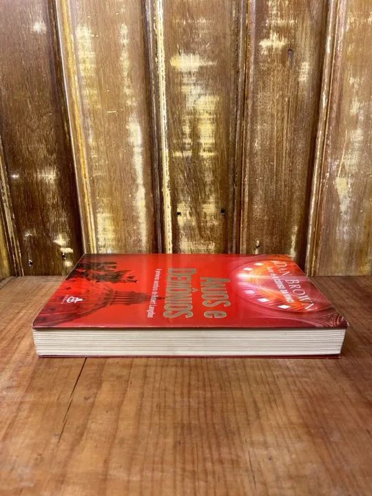 Livro Anjos e Demônios - Dan Brown - Foto 2