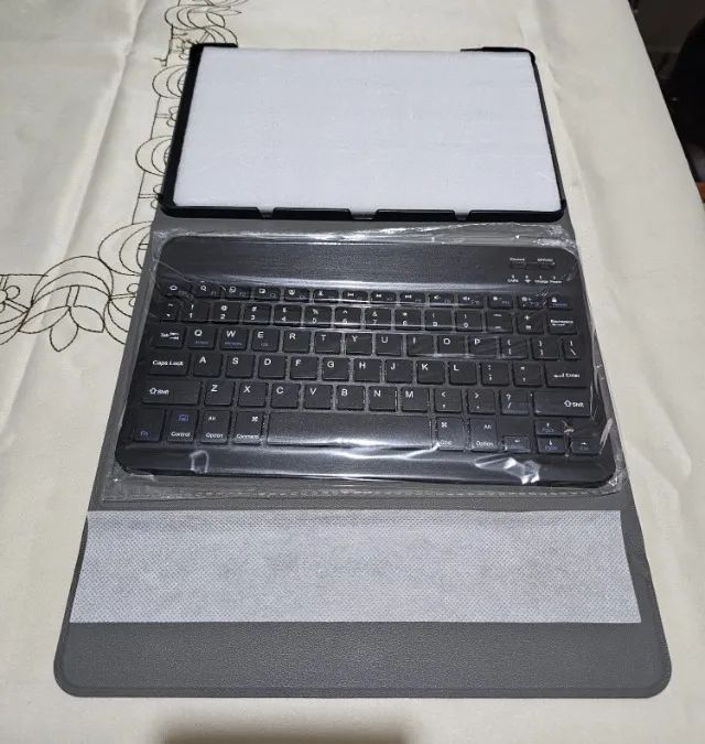Capa com Teclado + Mouse para Tablet Samsung Tab S7/S8 - Foto 6
