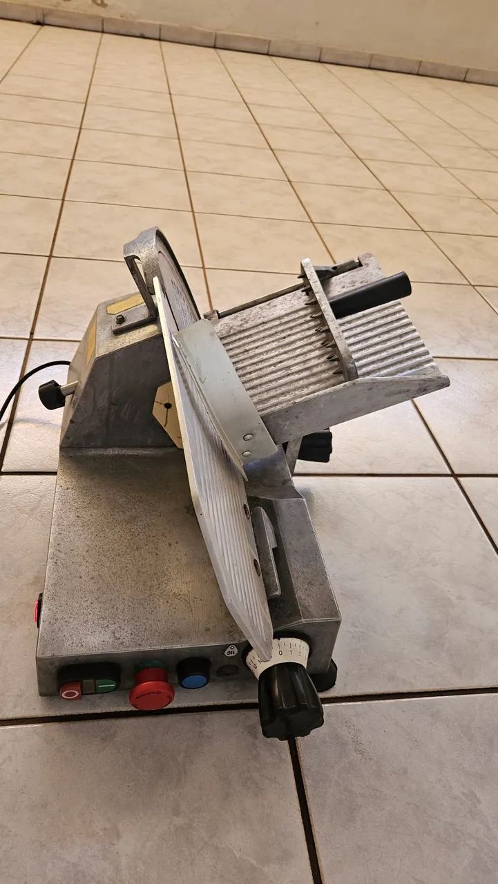 Fatiadora, Semi-automatica (Semi-Automática) - Foto 3