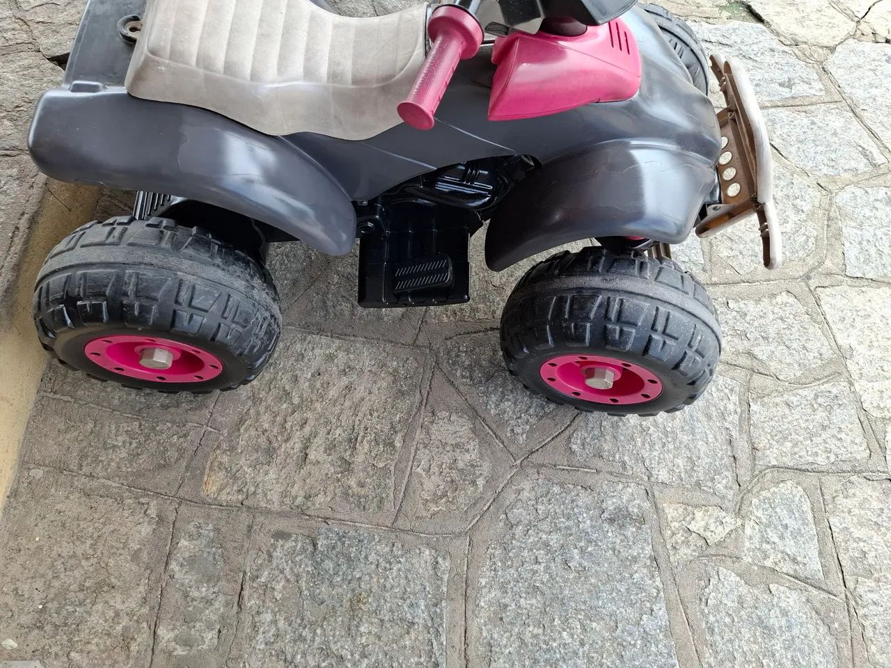 Quadriciclo Infantil Elétrico Rosa e Preto - Foto 2