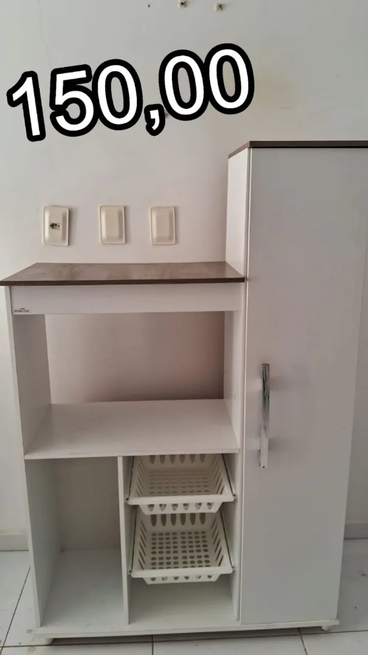 Armário Branco com Prateleiras e Cesto