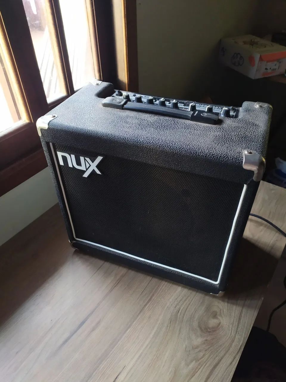 Cubo de guitarra nux