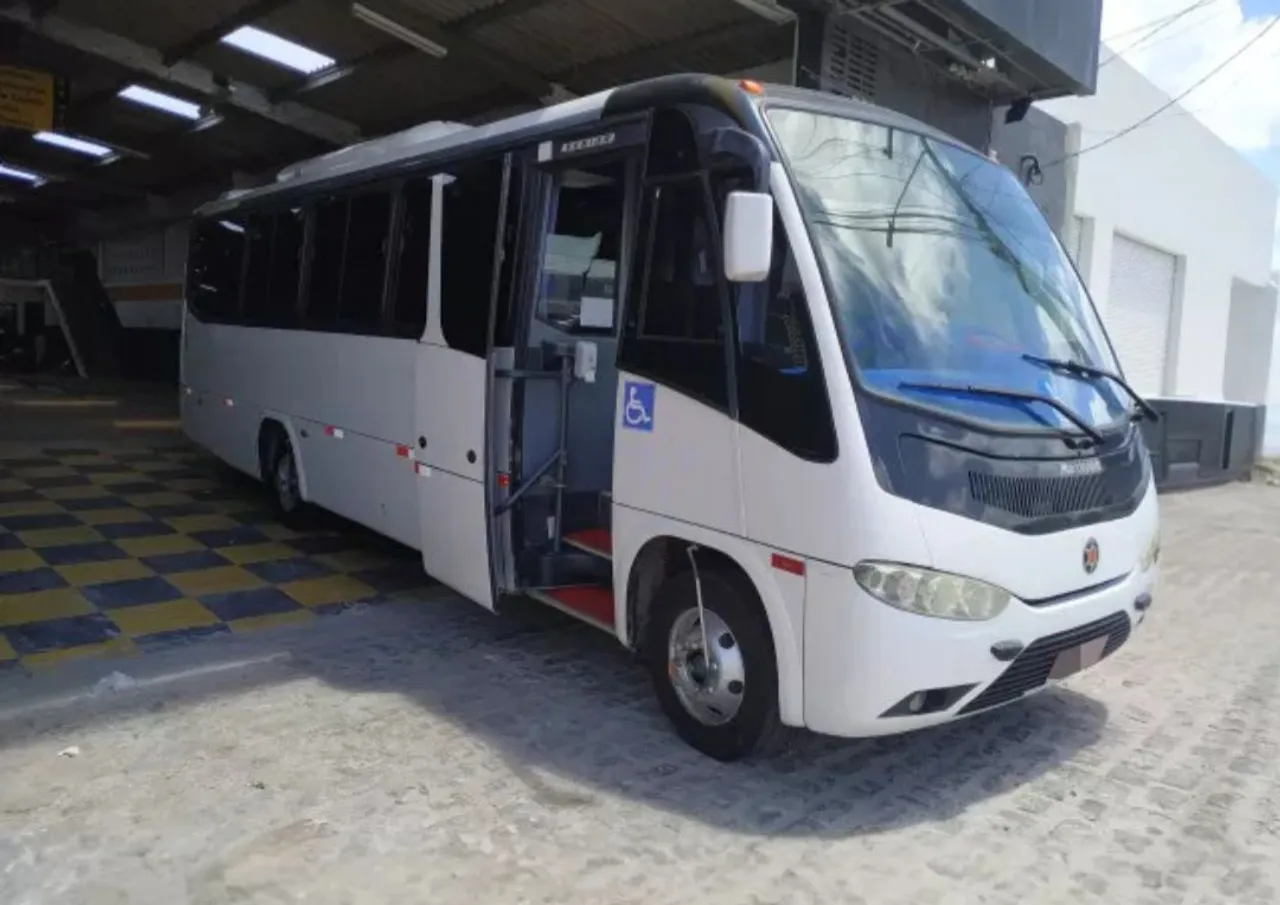 Micro-ônibus Sênior Agrale 2011