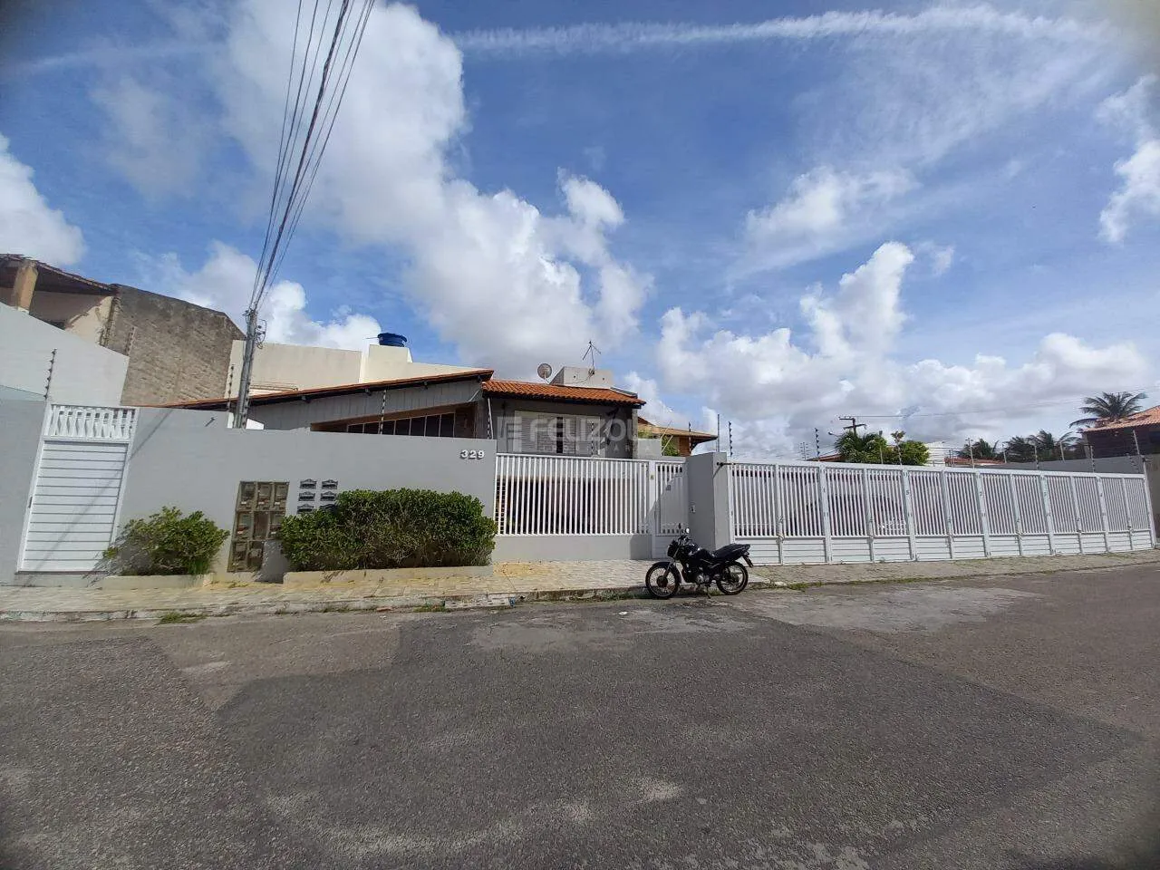Casa Duplex para aluguel na Atalaia - 1 sala ,2 quarto, 1 vaga de garagem.