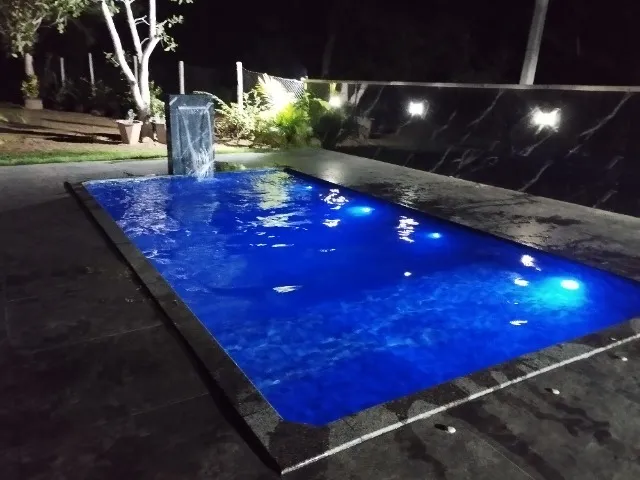 Alugo chácara com área de lazer 7 km da JK