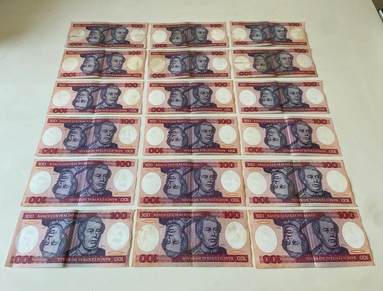 18 cédulas de 100 cruzeiros - Duque de Caxias