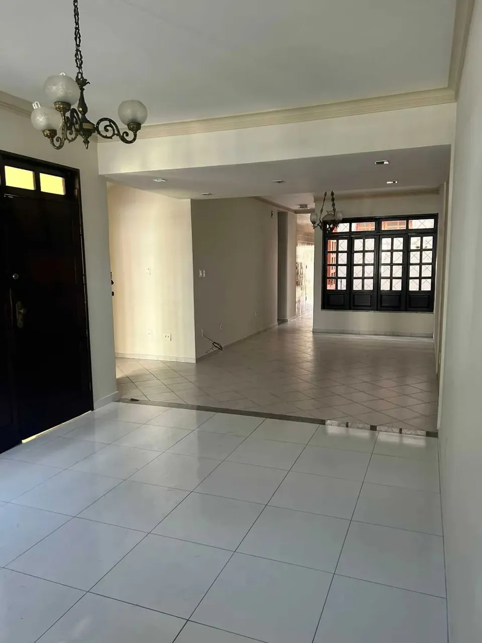CASA EM RUA PÚBLICA - SUÍSSA