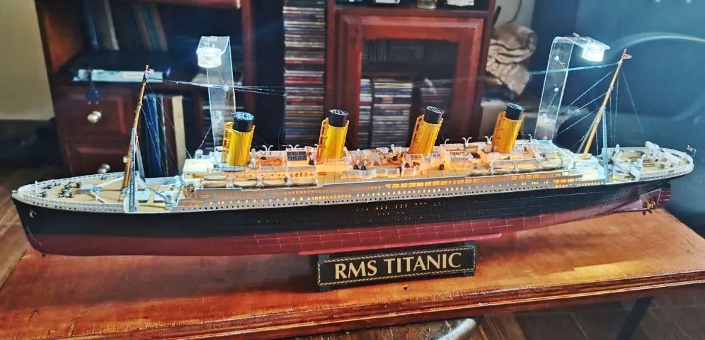 RMS Titanic Revell 1/400 Montado com Cupula e iluminado interno e externo. - Foto 3