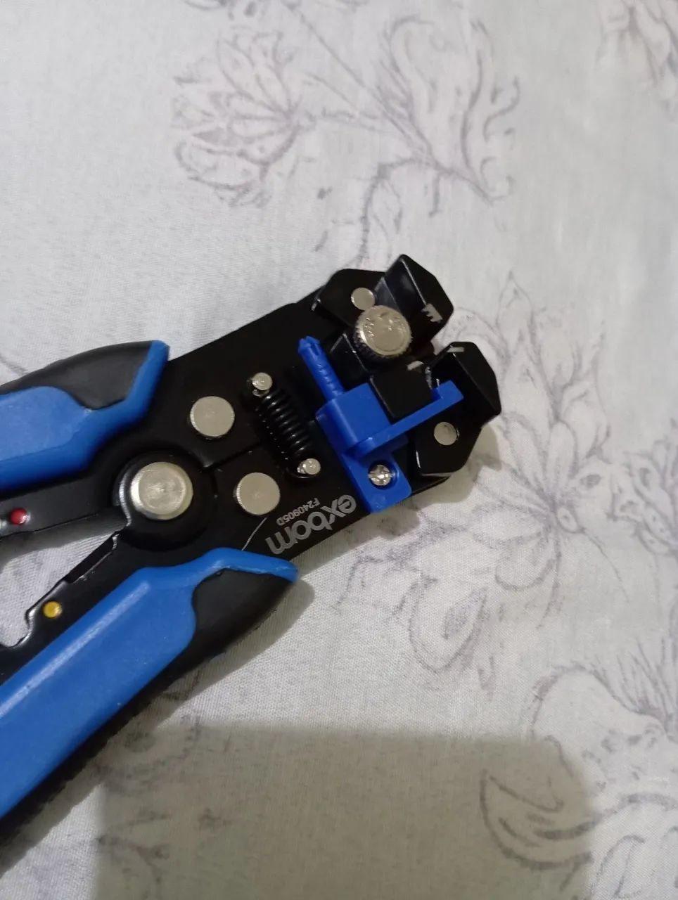 Alicate decapador 5 em 1 lacrado novo sem uso - Foto 2