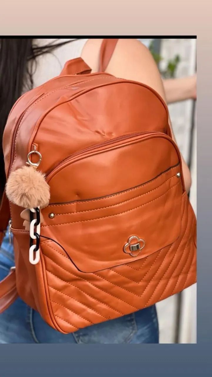 Mochila Feminina Elegante em Couro Sintético
