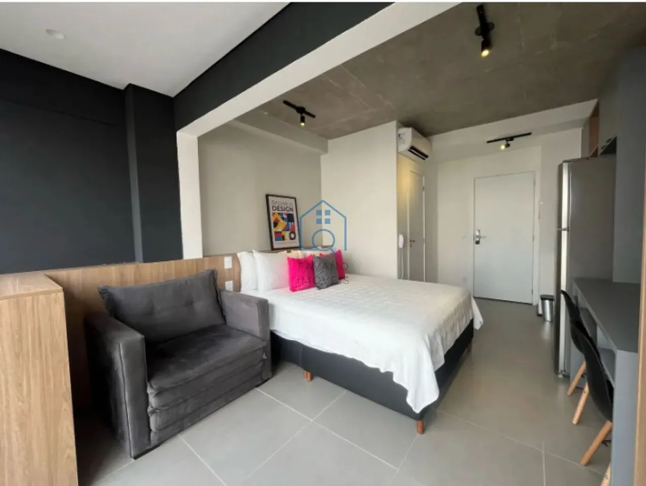 Vende-se Stúdio na Rua Augusta, mobiliado, com 25m²