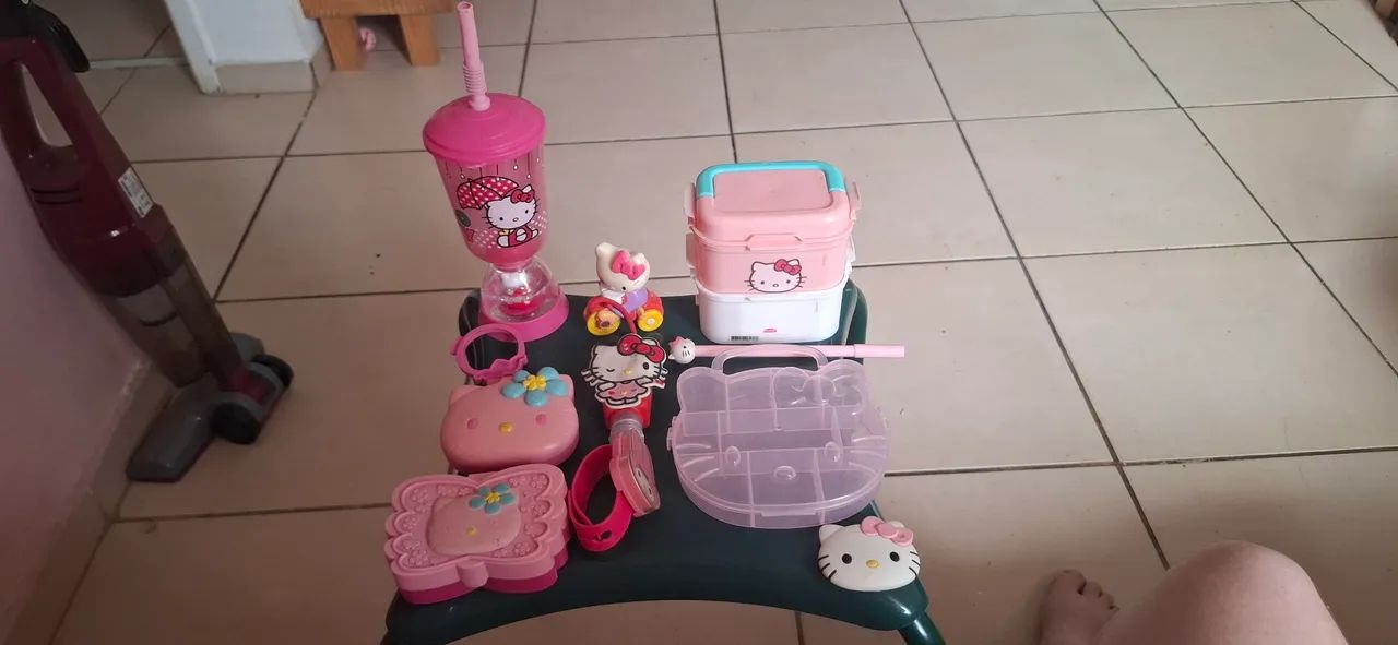 Hello Kitty (O LOTE com 30 peças) - Foto 2