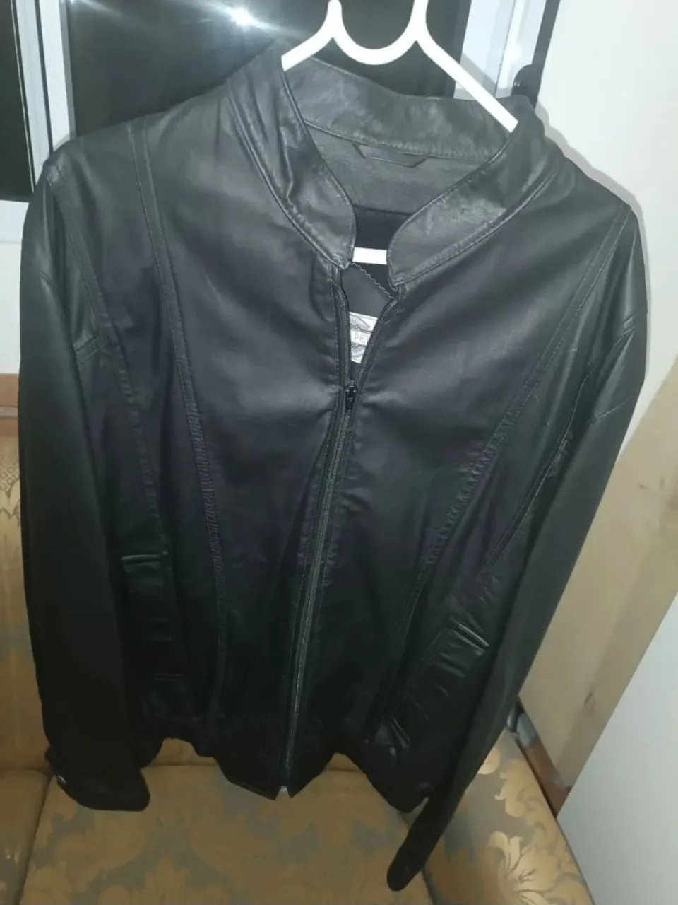 Jaqueta de Couro Preta Elegante