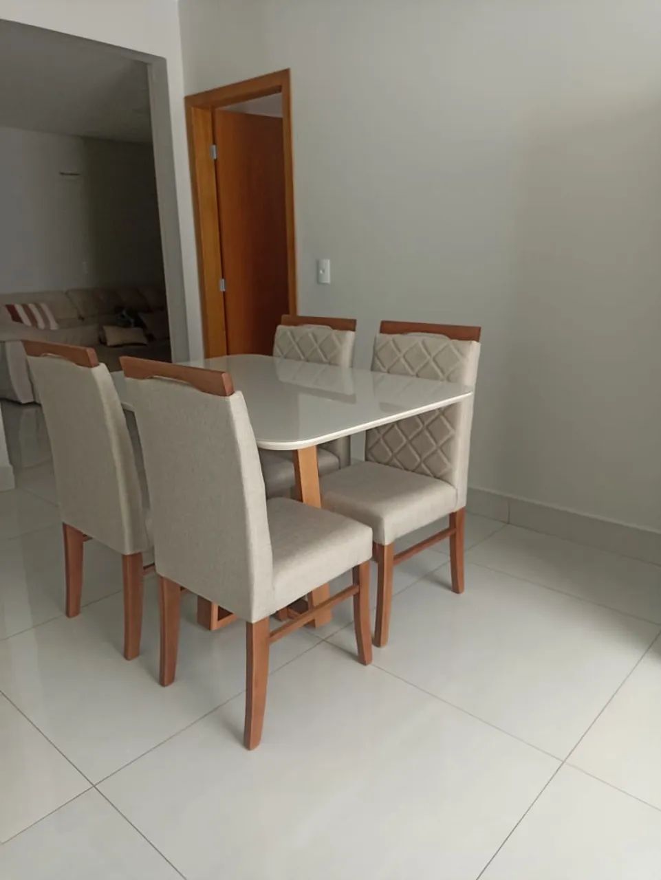 Linda mesa de jantar de madeira  - Foto 3
