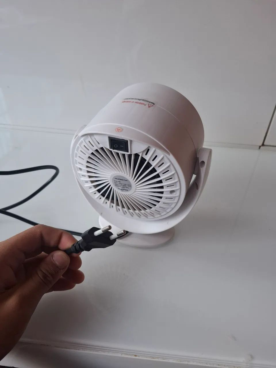 Mini Aquecedor Portátil com Design Moderno - Foto 4
