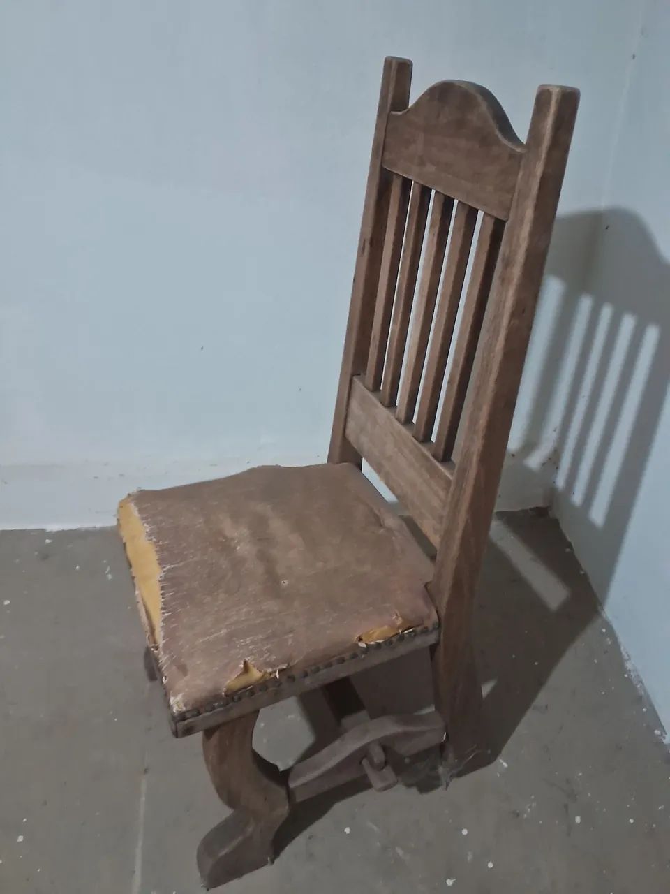 Cadeira Antiga Pesada para Restauro ! - Foto 2