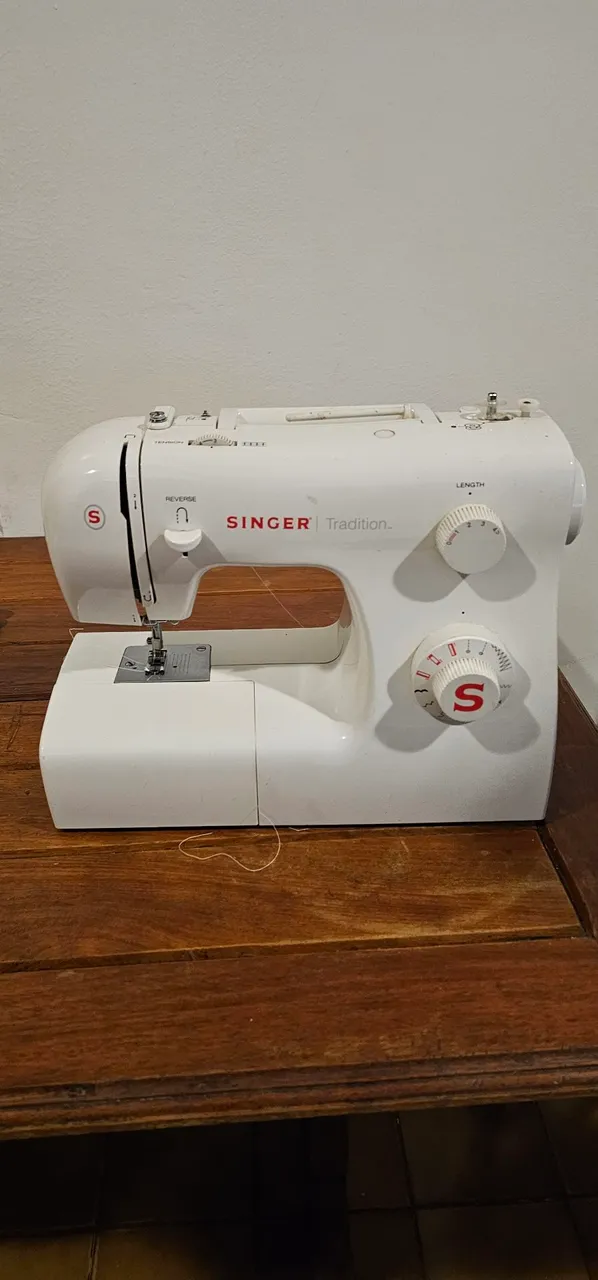 Máquina de Costura Singer Tradition