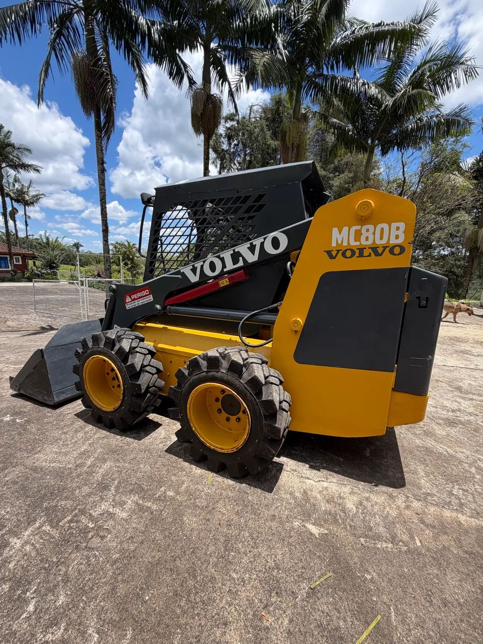 Mini Carregadeira Volvo MC80B Ano 2012 - Foto 10